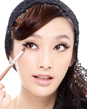 Qua nghiên cứu, các nhà khoa học cho thấy 16% phụ nữ ở trong tình trạng thiếu cân nhưng không hề quan tâm mà chỉ muốn mình có một cơ thể mảnh mai, 90% phụ nữ muốn phẫu thuật ít nhất một bộ phận cơ thể bị khiếm khuyết. Qua nghiên cứu, các nhà khoa học cho thấy 16% phụ nữ ở trong tình trạng thiếu cân nhưng không hề quan tâm mà chỉ muốn mình có một cơ thể mảnh mai, 90% phụ nữ muốn phẫu thuật ít nhất một bộ phận cơ thể bị khiếm khuyết.