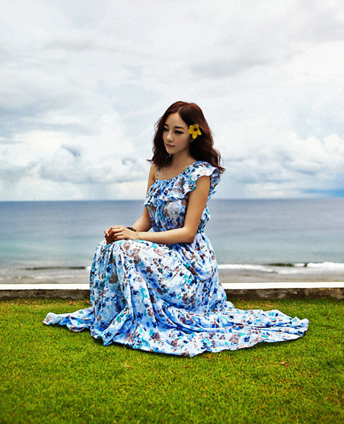 Với những cô gái nữ tính, không thể bỏ qua sức hút của mẫu đầm lệch vai dịu dàng. Xem thêm:Che chân vòng kiềng với váy áo hè cực xinh Với những cô gái nữ tính, không thể bỏ qua sức hút của mẫu đầm lệch vai dịu dàng. Xem thêm:Che chân vòng kiềng với váy áo hè cực xinh