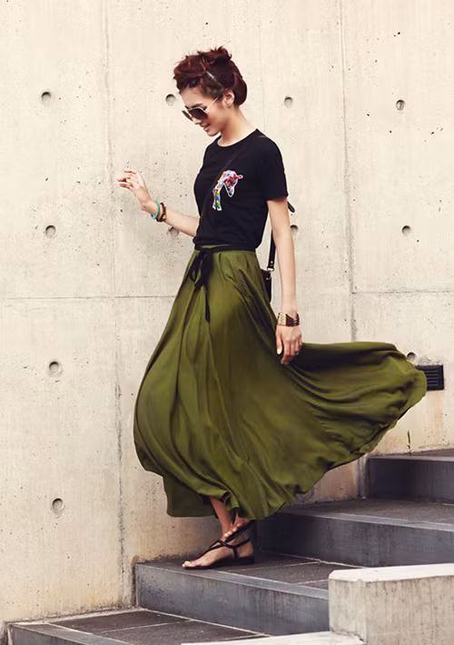 Không thể không ngắm nhìn người đẹp trên phố với chiếc đầm maxi xanh mát mắt. Xem thêm:Che chân vòng kiềng với váy áo hè cực xinh Không thể không ngắm nhìn người đẹp trên phố với chiếc đầm maxi xanh mát mắt. Xem thêm:Che chân vòng kiềng với váy áo hè cực xinh