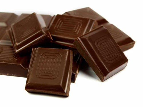 Chocolate: Chocolate, đặc biệt là chocolate đen, được chứng minh có đặc tính giảm cholesterol xấu và chứa nhiều chất chống oxy hóa. Chocolate làm tinh thần thêm phấn chấn - Nguồn: Shutterstock. Xem thêm: Giải nhanh cơn khát, mát bổ ngày hè với nước dừa Chocolate: Chocolate, đặc biệt là chocolate đen, được chứng minh có đặc tính giảm cholesterol xấu và chứa nhiều chất chống oxy hóa. Chocolate làm tinh thần thêm phấn chấn - Nguồn: Shutterstock. Xem thêm: Giải nhanh cơn khát, mát bổ ngày hè với nước dừa