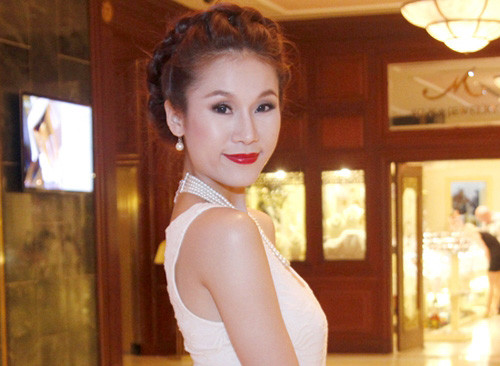 Những đôi kính đa sắc màu khiến Thái Hà có một bộ sưu tập mắt rất... lạ. Xem thêm:Thiên sứ 9X: Ánh mắt đẹp tựa Phương Tư Doanh trong "Xóm vắng" Những đôi kính đa sắc màu khiến Thái Hà có một bộ sưu tập mắt rất... lạ. Xem thêm:Thiên sứ 9X: Ánh mắt đẹp tựa Phương Tư Doanh trong "Xóm vắng"