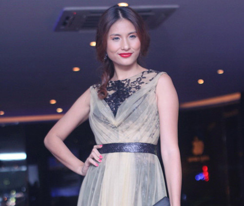 Xem thêm:Thiên sứ 9X: Ánh mắt đẹp tựa Phương Tư Doanh trong "Xóm vắng" Xem thêm:Thiên sứ 9X: Ánh mắt đẹp tựa Phương Tư Doanh trong "Xóm vắng"