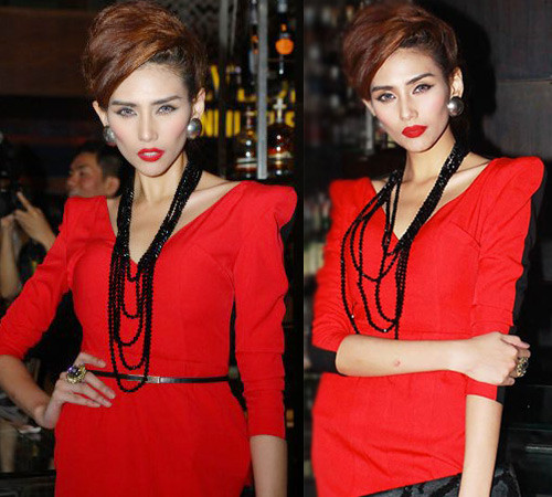 Võ Hoàng Yến gầy gò và "hung tợn". Xem thêm:Thiên sứ 9X: Ánh mắt đẹp tựa Phương Tư Doanh trong "Xóm vắng" Võ Hoàng Yến gầy gò và "hung tợn". Xem thêm:Thiên sứ 9X: Ánh mắt đẹp tựa Phương Tư Doanh trong "Xóm vắng"