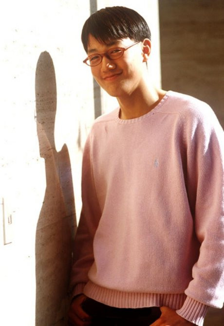 Cậu nhóc trông có vẻ chẳng bảnh trai chút nào nhưng lại có vẻ "rân" chơi này là Kim Rae Won thời năm 1999 với phim đề tài học đường "School 2" (1999), khi đó, Kim Rae Won 18 tuổi. Xem thêm: Sao U20, 30, 40 đọ dáng với bikini: Ai hơn? Cậu nhóc trông có vẻ chẳng bảnh trai chút nào nhưng lại có vẻ "rân" chơi này là Kim Rae Won thời năm 1999 với phim đề tài học đường "School 2" (1999), khi đó, Kim Rae Won 18 tuổi. Xem thêm: Sao U20, 30, 40 đọ dáng với bikini: Ai hơn?