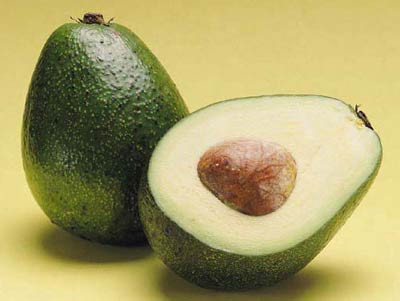 Quả bơ: Bơ có chứa hàm lượng cao vitamin E giúp da trở nên sáng, mịn, có tính đàn hồi, và giúp bảo vệ da khỏi các tia cực tím. Nếu da bạn đang bị xám lại, bơ là một lựa chọn sáng suốt. Tuy nhiên hãy ăn nó một lần một tuần vì bơ có hàm lượng chất béo cao, ngoài ra bạn có thể ăn cùng với sa-lát hoặc bánh san-which. Quả bơ: Bơ có chứa hàm lượng cao vitamin E giúp da trở nên sáng, mịn, có tính đàn hồi, và giúp bảo vệ da khỏi các tia cực tím. Nếu da bạn đang bị xám lại, bơ là một lựa chọn sáng suốt. Tuy nhiên hãy ăn nó một lần một tuần vì bơ có hàm lượng chất béo cao, ngoài ra bạn có thể ăn cùng với sa-lát hoặc bánh san-which.