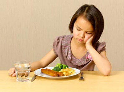 Do vậy, bạn có thể bị đau đầu, đổ mồ hôi, hoa mắt và mệt mỏi. Nếu tình trạng này kéo dài quá lâu, não của bạn có khả năng bị tổn thương. Do vậy, bạn có thể bị đau đầu, đổ mồ hôi, hoa mắt và mệt mỏi. Nếu tình trạng này kéo dài quá lâu, não của bạn có khả năng bị tổn thương.