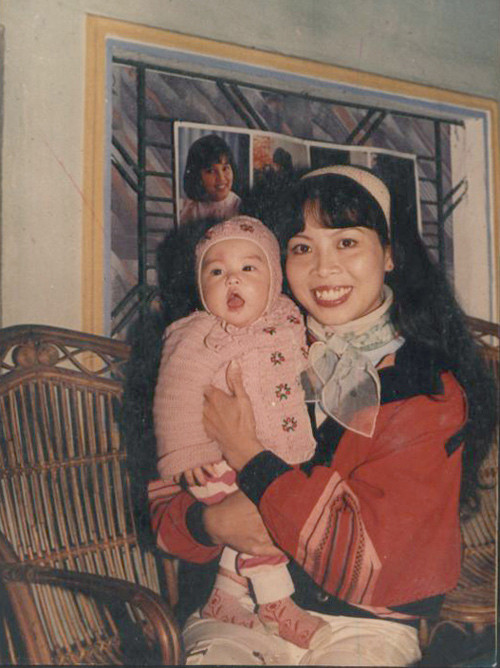 Hoàng Thùy Linh bầu bĩnh từ khi còn nhỏ. Hoàng Thùy Linh bầu bĩnh từ khi còn nhỏ.