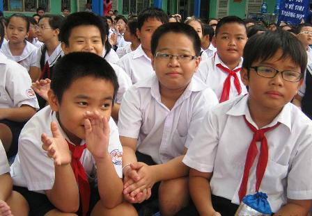 Sân chơi cho trẻ vận động ở trường học còn nhiều hạn chế (Ảnh: Hoài Nam). Sân chơi cho trẻ vận động ở trường học còn nhiều hạn chế (Ảnh: Hoài Nam).