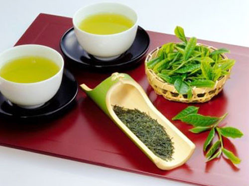 2. Uống sữa kết hợp với ăn hồng, uống trà: Sữa không nên sử dụng cùng lúc với thực phẩm có chứa tannin như trà, hồng. Những thực phẩm này dễ tạo phản ứng kết tủa khi uống với sữa, ảnh hưởng đến tiêu hóa. 2. Uống sữa kết hợp với ăn hồng, uống trà: Sữa không nên sử dụng cùng lúc với thực phẩm có chứa tannin như trà, hồng. Những thực phẩm này dễ tạo phản ứng kết tủa khi uống với sữa, ảnh hưởng đến tiêu hóa.