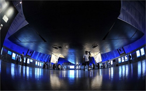 Hình ảnh chụp từ phía dưới tàu Enterprise Hình ảnh chụp từ phía dưới tàu Enterprise