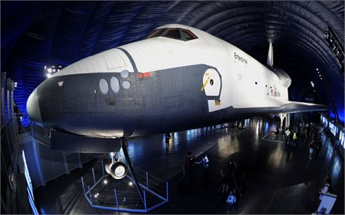 TàuEnterprise trưng bày trong triển lãm TàuEnterprise trưng bày trong triển lãm