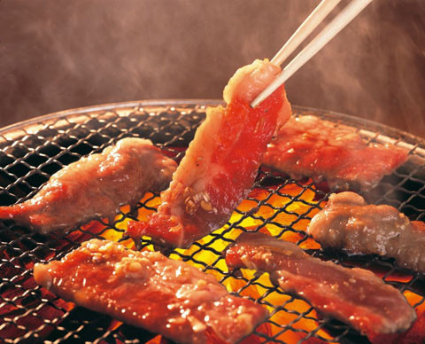 Còn trong lò nướng ở nhiệt độ 80-100oC, chất creatin (hay creatinin) trong thịt cá sẽ biến đổi thành amin thơm dị vòng. Khi ăn chất này vào gan sẽ biến thành chất độc, đi xuống ruột, gây nguy cơ ung thư đại tràng. Còn trong lò nướng ở nhiệt độ 80-100oC, chất creatin (hay creatinin) trong thịt cá sẽ biến đổi thành amin thơm dị vòng. Khi ăn chất này vào gan sẽ biến thành chất độc, đi xuống ruột, gây nguy cơ ung thư đại tràng.