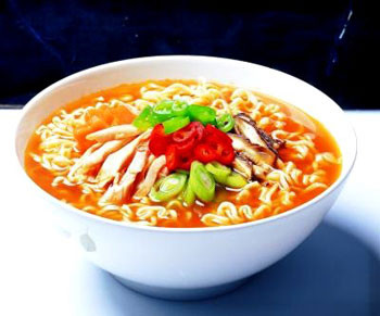 Mì ăn liền: Trong cuộc sống hiện đại, do thói quen bận rộn mà nhiều người chọn mì ăn liền cho tiện vì chế biến nhanh. Tuy nhiên, theo Hội Khoa học Kỹ thuật an toàn thực phẩm Việt Nam thì thành phần của mì ăn liền chứa nhiều chất béo bão hòa, chất bột và ít chất xơ. Mì ăn liền: Trong cuộc sống hiện đại, do thói quen bận rộn mà nhiều người chọn mì ăn liền cho tiện vì chế biến nhanh. Tuy nhiên, theo Hội Khoa học Kỹ thuật an toàn thực phẩm Việt Nam thì thành phần của mì ăn liền chứa nhiều chất béo bão hòa, chất bột và ít chất xơ.