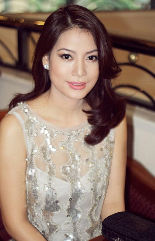 Diễn viên Trương Ngọc Ánh: Ở Ngọc Ánh người ta có thể nhận thấy sự viên mãn hạnh phúc của một người phụ nữ thành đạt cả trong cuộc sống lẫn sự nghiệp. Một cô con gái ngoan ngoãn, xinh xắn, một đức lang quân giỏi giang, yêu gia đình, Trương Ngọc Ánh còn được yêu mến qua những vai diễn nội tâm sâu sắc và cùng công việc kinh doanh thuận lợi. Có lẽ ông trời đã quá ưu ái với Trương Ngọc Ánh!