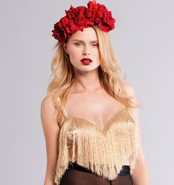 Được thiết kế bởi Liya Amar, một nhà thiết kế từng sống ở Ấn Độ một thời gian, vì thế bộ sưu tập nội y này đặc biệt hơn và táo bạo hơn về kiểu dáng và chất liệu.