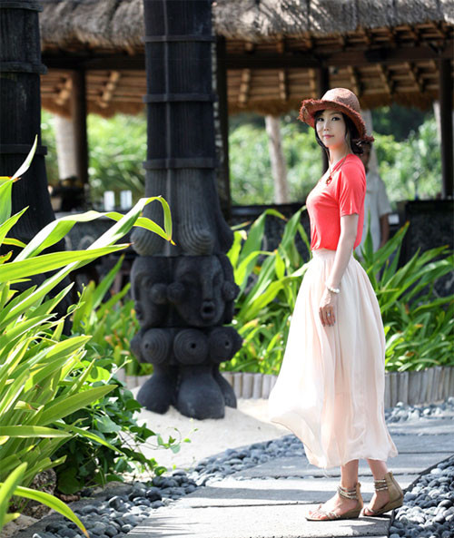 Váy liền, chân váy Xem thêm: Style đi biển cho cô nàng có vòng 1 khiêm tốn