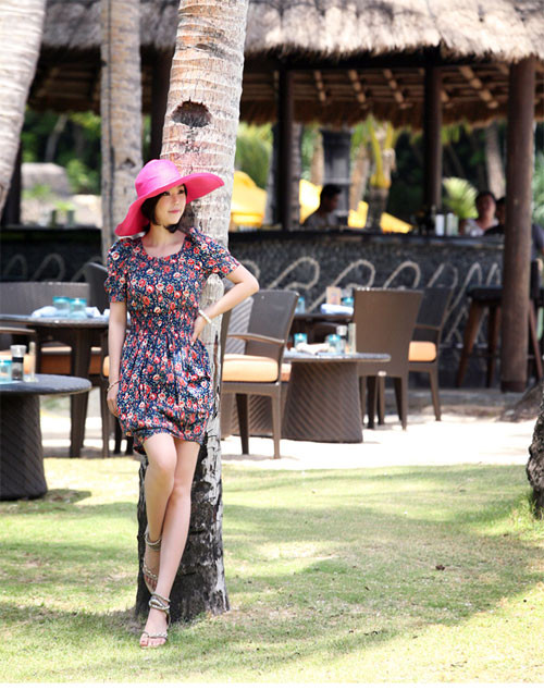 Xem thêm: Style đi biển cho cô nàng có vòng 1 khiêm tốn