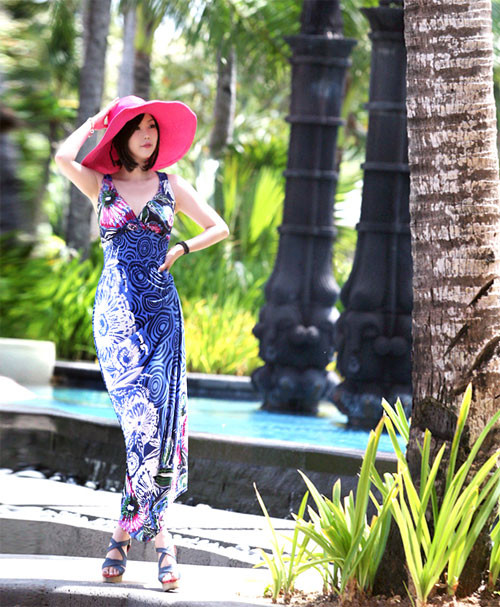 Váy maxi Xem thêm: Style đi biển cho cô nàng có vòng 1 khiêm tốn