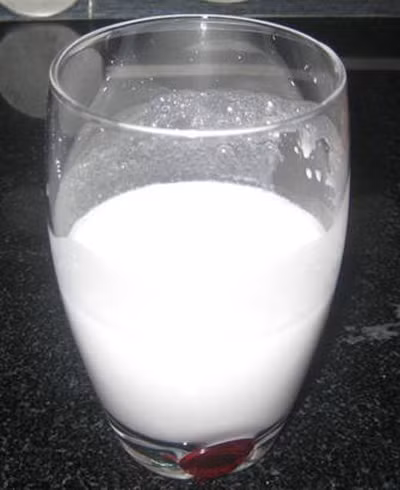 Sắn dây có nhiều tác dụng, tuy nhiên, các thầy thuốc khuyến cáo những người có dương khí hư với các triệu chứng: Đại tiện lỏng, bụng đầy trướng, lạnh bụng, tay chân thường lạnh, không khát nước, miệng nhạt, sắc mặt vàng tái… không nên dùng sắn dây.