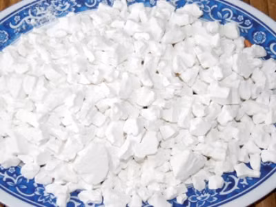 Vùng ngực bụng nóng cồn cào, khát nước: Bột sắn dây 120g, gạo tẻ 15g. Gạo tẻ ngâm nước một đêm, chắt bỏ nước, trộn đều với bột sắn dây, nấu cháo ăn trong ngày.