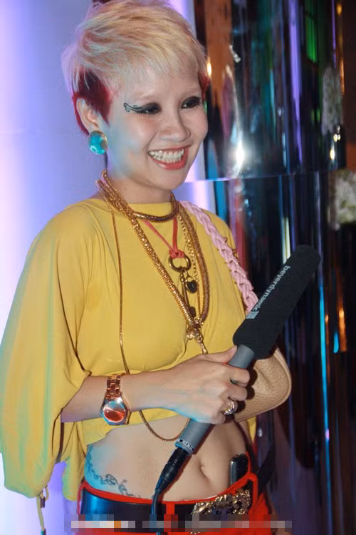 Mai Khôi chẳng ngại biến hóa, làm xấu mình bất cứ khi nào cô muốn và cảm thấy thoải mái.