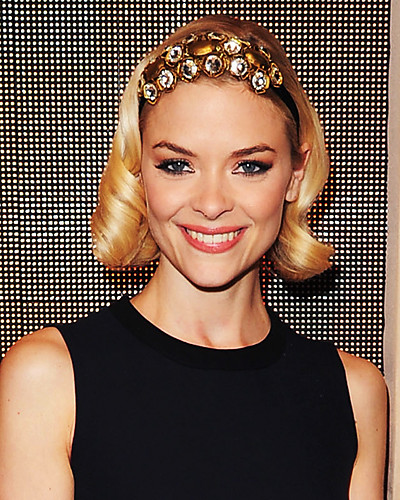 Jamie King với kiểu bờm tóc lớn ấn tượng. Với kiểu bờm này, tất cả các phần còn lại như kiểu tóc, trang sức đều đơn giản để làm tôn lên bản thân chiếc bờm. Xem thêm:Mỹ nhân Hollywood: Dáng đẹp tự nhiên "chuẩn không cần chỉnh" Jamie King với kiểu bờm tóc lớn ấn tượng. Với kiểu bờm này, tất cả các phần còn lại như kiểu tóc, trang sức đều đơn giản để làm tôn lên bản thân chiếc bờm. Xem thêm:Mỹ nhân Hollywood: Dáng đẹp tự nhiên "chuẩn không cần chỉnh"