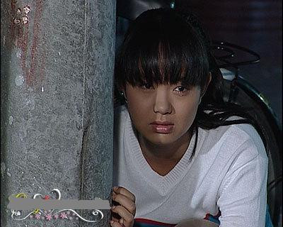 Cô sở hữu khuôn mặt tròn trịa. Cô sở hữu khuôn mặt tròn trịa.
