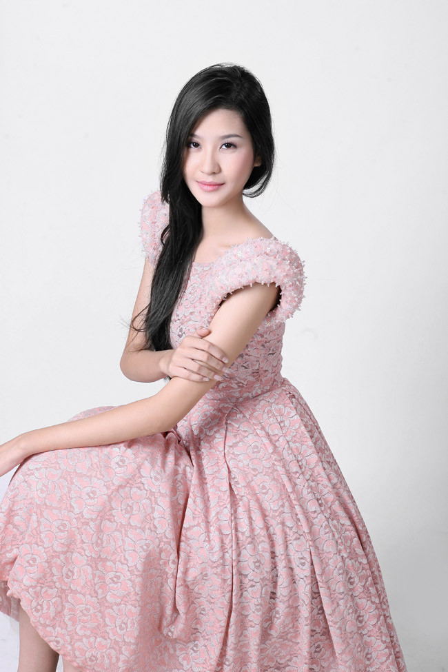 ... cùng với đó là làn da trắng ngần. ... cùng với đó là làn da trắng ngần.