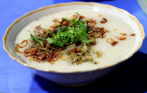 Cháo ngao với ngân hoa: Chứng này do ăn nhiều chất ngọt, chất béo, tích thấp sinh nhiệt, hoặc bị cảm nhiễm thấp nhiệt, bên trong ngăn trở trung tiêu, bốc lên can đởm làm thương tổn cơ gân khiến không cương lên được dẫn đến liệt dương. Công dụng: thanh nhiệt lợi thấp, chữa chứng can đởm thấp nhiệt Cháo ngao với ngân hoa: Chứng này do ăn nhiều chất ngọt, chất béo, tích thấp sinh nhiệt, hoặc bị cảm nhiễm thấp nhiệt, bên trong ngăn trở trung tiêu, bốc lên can đởm làm thương tổn cơ gân khiến không cương lên được dẫn đến liệt dương. Công dụng: thanh nhiệt lợi thấp, chữa chứng can đởm thấp nhiệt