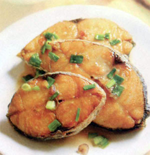 Ăn thường xuyên cá thu có tác dụng làm giảm bớt mụn trên mặt, xẹp nhanh các mụn bọc do omega-3 giúp bảo vệ tế bào chống lại sự tấn công của vi khuẩn, làm đẹp da, giảm mụn. Liều dùng: 100 - 200g. Sau đây là những món ăn ngon chế biến từ cá thu: Xem thêm: Top 10 thực phẩm cho răng khỏe đẹp Ăn thường xuyên cá thu có tác dụng làm giảm bớt mụn trên mặt, xẹp nhanh các mụn bọc do omega-3 giúp bảo vệ tế bào chống lại sự tấn công của vi khuẩn, làm đẹp da, giảm mụn. Liều dùng: 100 - 200g. Sau đây là những món ăn ngon chế biến từ cá thu: Xem thêm: Top 10 thực phẩm cho răng khỏe đẹp