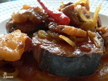 Cuối cùng, chia bún vào tô, trải ít miếng chả hấp lẫn chả chiên lên mặt bún, châm nước dùng cá thật nóng vào, trải hành ngò (thì là, gừng tuỳ ý) cắt nhỏ, rắc thêm tiêu, ớt chín, ngò trải trên mặt bún, món bún chả cá thường chỉ ăn kèm hành lá, hành củ sống hoặc trụng; nêm nước mắm nguyên chất chanh ớt tỏi và ăn nóng. Xem thêm: Top 10 thực phẩm cho răng khỏe đẹp Cuối cùng, chia bún vào tô, trải ít miếng chả hấp lẫn chả chiên lên mặt bún, châm nước dùng cá thật nóng vào, trải hành ngò (thì là, gừng tuỳ ý) cắt nhỏ, rắc thêm tiêu, ớt chín, ngò trải trên mặt bún, món bún chả cá thường chỉ ăn kèm hành lá, hành củ sống hoặc trụng; nêm nước mắm nguyên chất chanh ớt tỏi và ăn nóng. Xem thêm: Top 10 thực phẩm cho răng khỏe đẹp