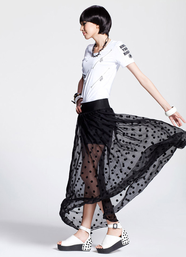 Xem thêm: "Nhức mắt" với trang phục khoe thân của Can Lộ Lộ Xem thêm: "Nhức mắt" với trang phục khoe thân của Can Lộ Lộ