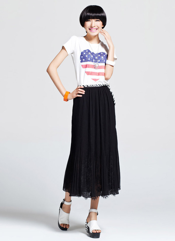 Xem thêm: "Nhức mắt" với trang phục khoe thân của Can Lộ Lộ Xem thêm: "Nhức mắt" với trang phục khoe thân của Can Lộ Lộ