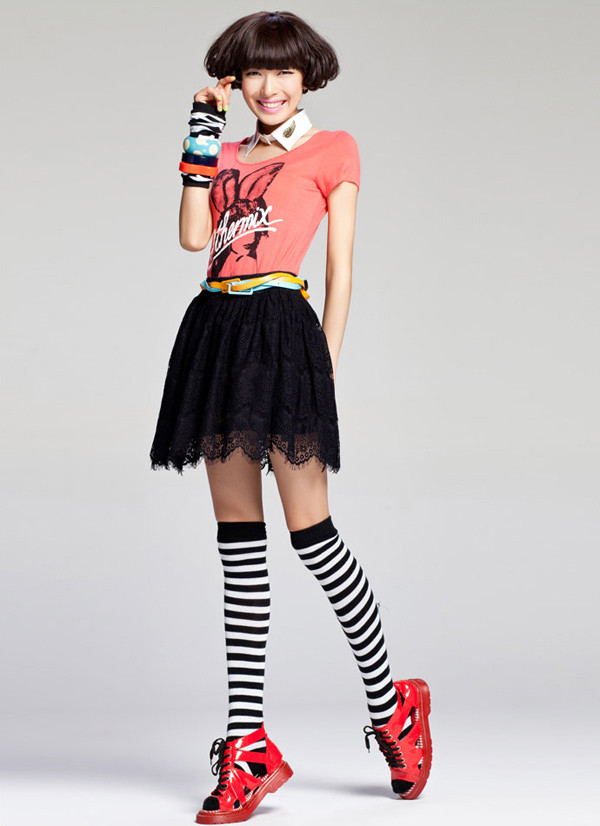 Xem thêm: "Nhức mắt" với trang phục khoe thân của Can Lộ Lộ Xem thêm: "Nhức mắt" với trang phục khoe thân của Can Lộ Lộ