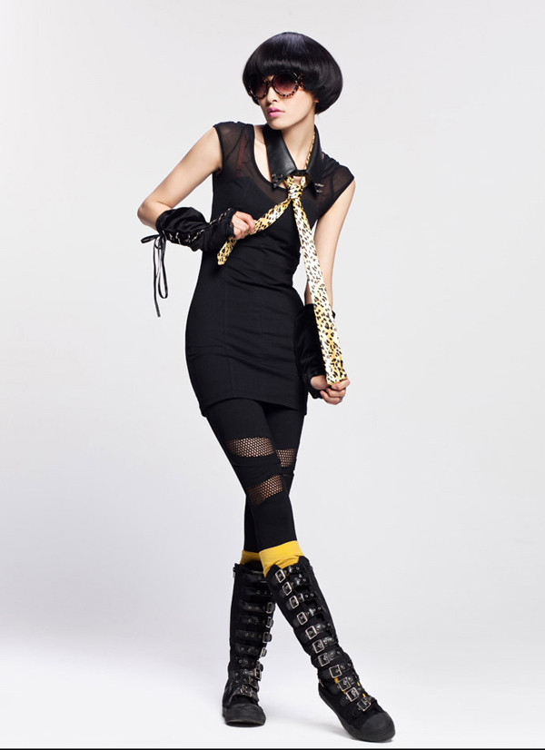 Xem thêm: "Nhức mắt" với trang phục khoe thân của Can Lộ Lộ Xem thêm: "Nhức mắt" với trang phục khoe thân của Can Lộ Lộ