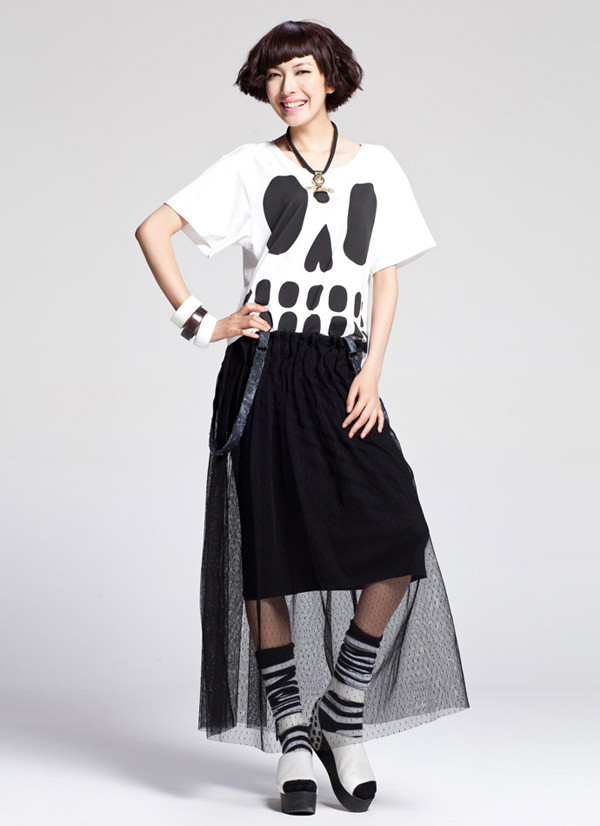 Xem thêm: "Nhức mắt" với trang phục khoe thân của Can Lộ Lộ Xem thêm: "Nhức mắt" với trang phục khoe thân của Can Lộ Lộ