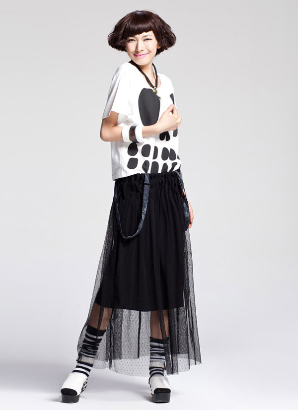 Kết hợp đồ chân váy xuyên thấu với áo full sẽ làm bạn trông đáng yêu hơn. Xem thêm: "Nhức mắt" với trang phục khoe thân của Can Lộ Lộ Kết hợp đồ chân váy xuyên thấu với áo full sẽ làm bạn trông đáng yêu hơn. Xem thêm: "Nhức mắt" với trang phục khoe thân của Can Lộ Lộ