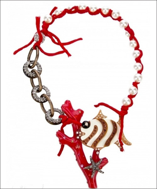 Vòng cổ cá vàng và san hô đỏ cùng sao biển thật dễ thương. Xem thêm: Phụ kiện làm đẹp Mango Xuân- Hè 2012 Vòng cổ cá vàng và san hô đỏ cùng sao biển thật dễ thương. Xem thêm: Phụ kiện làm đẹp Mango Xuân- Hè 2012