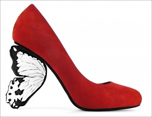 Hẳn ai cũng muốn sở hữu đôi hài nhung đỏ thắm như trong câu chuyện thần tiên của Lady San Pedro. Hẳn ai cũng muốn sở hữu đôi hài nhung đỏ thắm như trong câu chuyện thần tiên của Lady San Pedro.