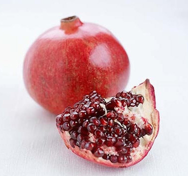 Một người uống 2 ly nước ép quả lựu mỗi ngày trong 3 tháng liên tiếp sẽ làm giảm nguy cơ xơ vữa động mạch - một bệnh dễ dẫn đến thành động mạch trở nên xơ cứng và dày lên. Xơ vữa động mạch chiếm 80% tử vong cho một số bệnh nhân bị bệnh tiểu đường. Xem thêm:Điểm danh một số "thần dược" chống say nắng mùa hè