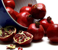 Các nghiên cứu cho thấy một phần của một chế độ ăn uống lành mạnh với lựu hàng ngày có thể giúp ngăn ngừa bệnh tim, đau tim và đột quỵ. Nguyên nhân do lựu có khả năng làm loãng máu, tăng lưu lượng máu đến tim, giảm huyết áp, giảm mảng bám trong động mạch và làm giảm cholesterol xấu trong khi tăng cholesterol tốt bảo vệ cơ thể. Xem thêm:Điểm danh một số "thần dược" chống say nắng mùa hè