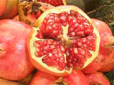 Chống rối loạn cương dương : Trong lựu có chứa chất poluphenol, không chỉ cải thiện sự lưu thông máu đến tim mà còn đến các bộ phận khác trên cơ thể. Theo nghiên cứu của các nhà khoa học, những người đàn ông được bị rối roạn cương dương uống nước lựu trong 4 tuần sẽ cải thiện sự cương dương lên gấp hai lần so với những người dùng giả dược. Xem thêm:Điểm danh một số "thần dược" chống say nắng mùa hè