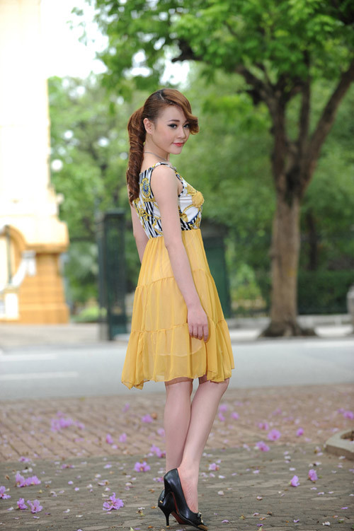 Màu vàng khiến bạn trẻ trung và tràn đầy sức sống. Xem thêm:"Nhấn nhá" nét duyên cho ngày hè vàng nắng Màu vàng khiến bạn trẻ trung và tràn đầy sức sống. Xem thêm:"Nhấn nhá" nét duyên cho ngày hè vàng nắng