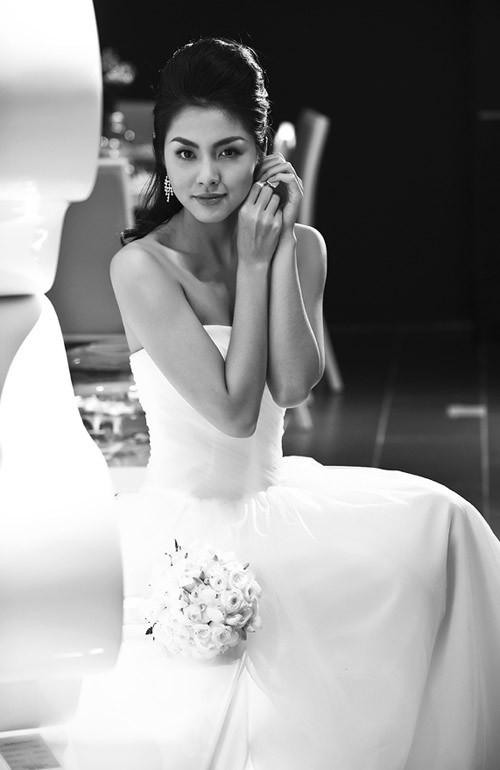 Xem thêm:Tóc búi yêu kiều cho cô dâu tóc ngắn