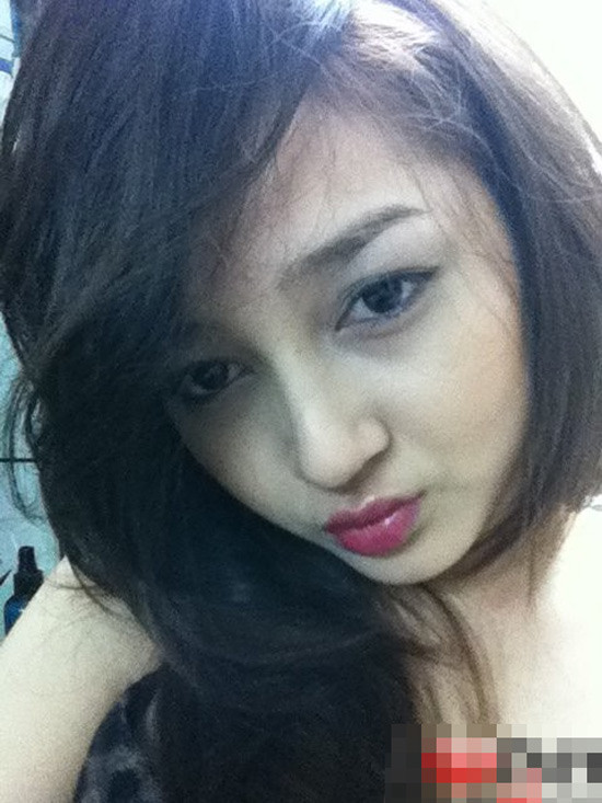 Và có gương mặt không liên quan gì đến vẻ thánh thiện tối qua. Và có gương mặt không liên quan gì đến vẻ thánh thiện tối qua.