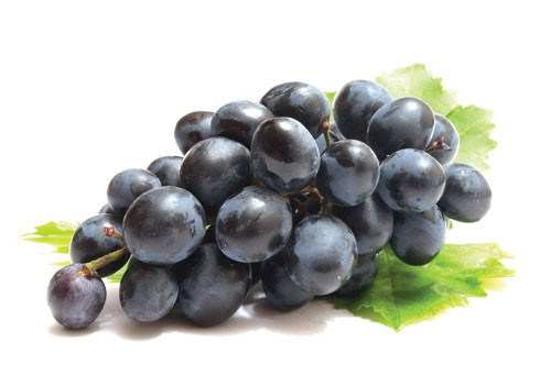 Nho: Cắt đôi quả nho sau đó nghiền nát và đắp lên mặt. Nho có tác dụng điều trị nếp nhăn vùng đuôi mắt và khóe miệng rất tốt. Để mặt nạ trong 20 phút và rửa lại với nước ấm. Nho: Cắt đôi quả nho sau đó nghiền nát và đắp lên mặt. Nho có tác dụng điều trị nếp nhăn vùng đuôi mắt và khóe miệng rất tốt. Để mặt nạ trong 20 phút và rửa lại với nước ấm.