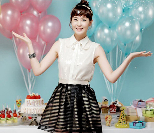 Lee Da Hae cùng tóc búi đơn giản nhưng vô cùng đáng yêu. Lee Da Hae cùng tóc búi đơn giản nhưng vô cùng đáng yêu.