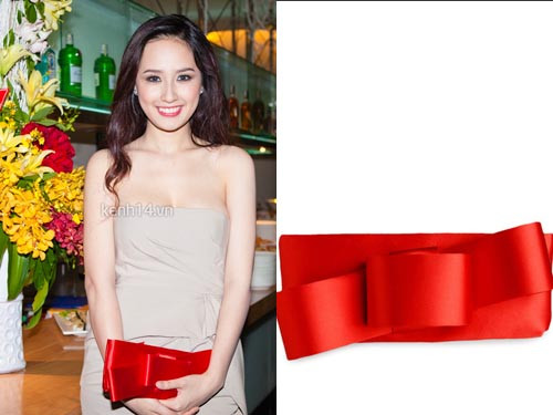 Ví cầm tay satin thắt nơ độc đáo của Valentino thường được Hoa hậu diện trong thời gian gần đây. Ví cầm tay satin thắt nơ độc đáo của Valentino thường được Hoa hậu diện trong thời gian gần đây.