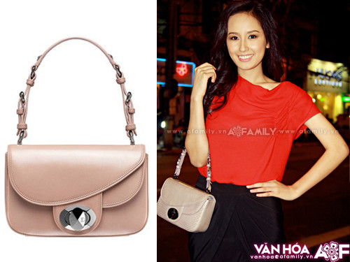 Ngoài ra, Mai Phương Thúy còn sở hữu một mẫu túi Dior màu hồng thanh lịch khác. Ngoài ra, Mai Phương Thúy còn sở hữu một mẫu túi Dior màu hồng thanh lịch khác.