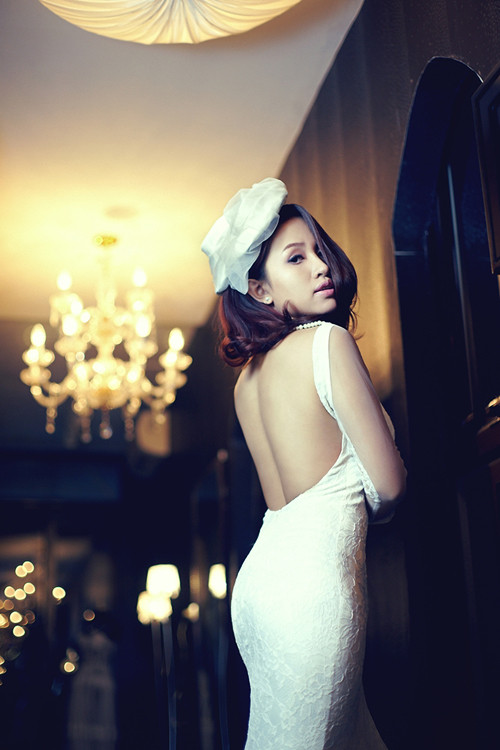 Vân Hugo cũng "bằng chị, bằng em". Vân Hugo cũng "bằng chị, bằng em".